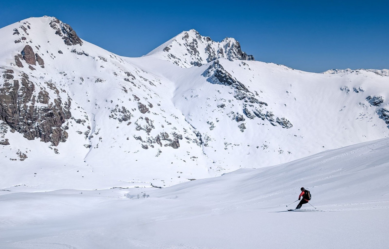Face au vallon de Sponde (en haut duquel il y a une station&nbsp; Nivose) que nous venons de descendre.&nbsp;Photo : Antho.