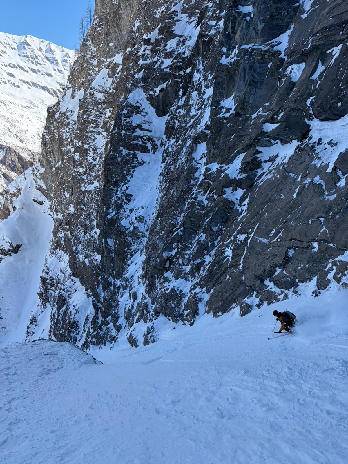 &nbsp;À votre droite, 500m de falaise&nbsp;