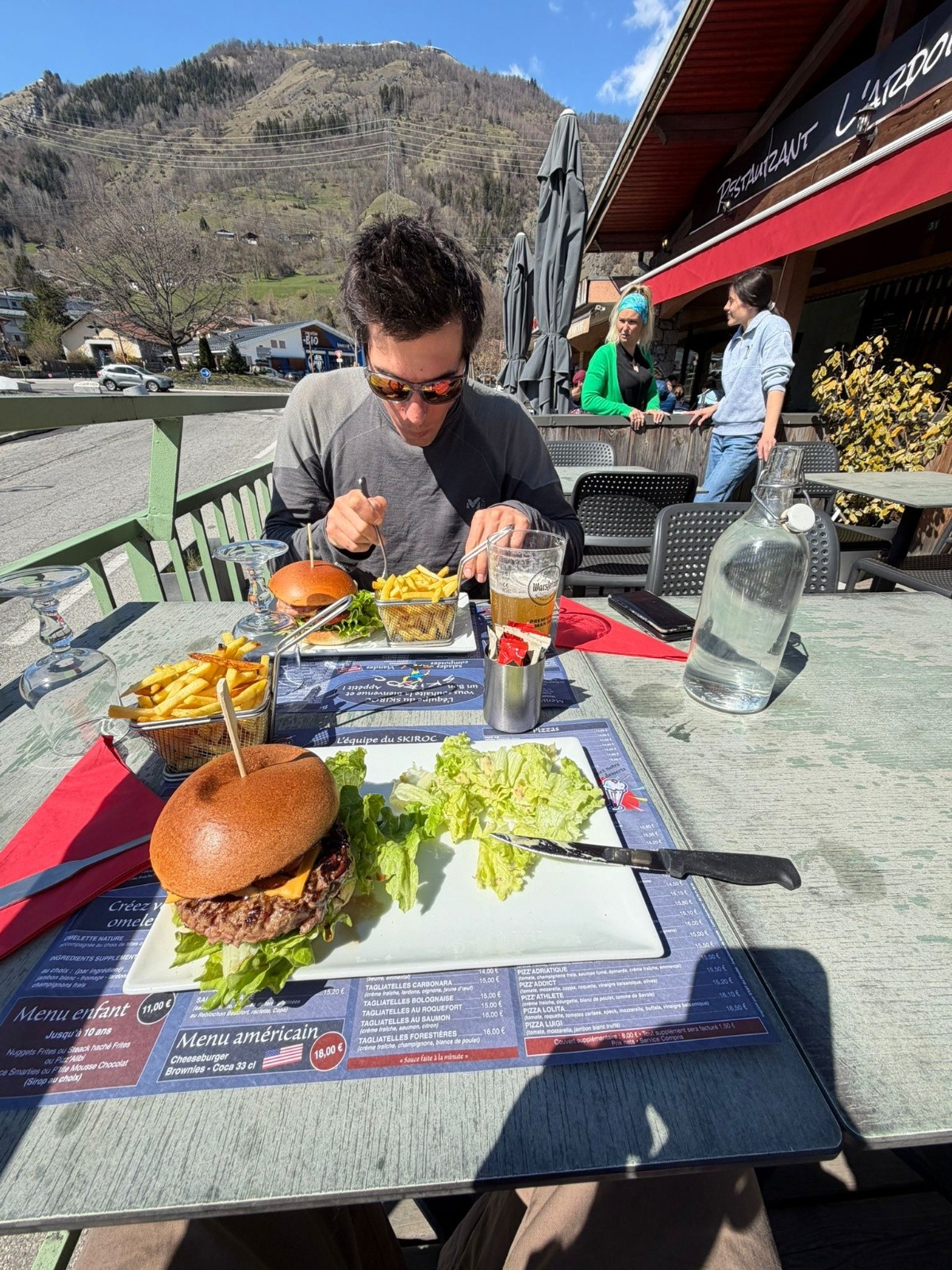 &nbsp;Il est plus important de bien doser la mayo sur les frites que son virage dans la pente
