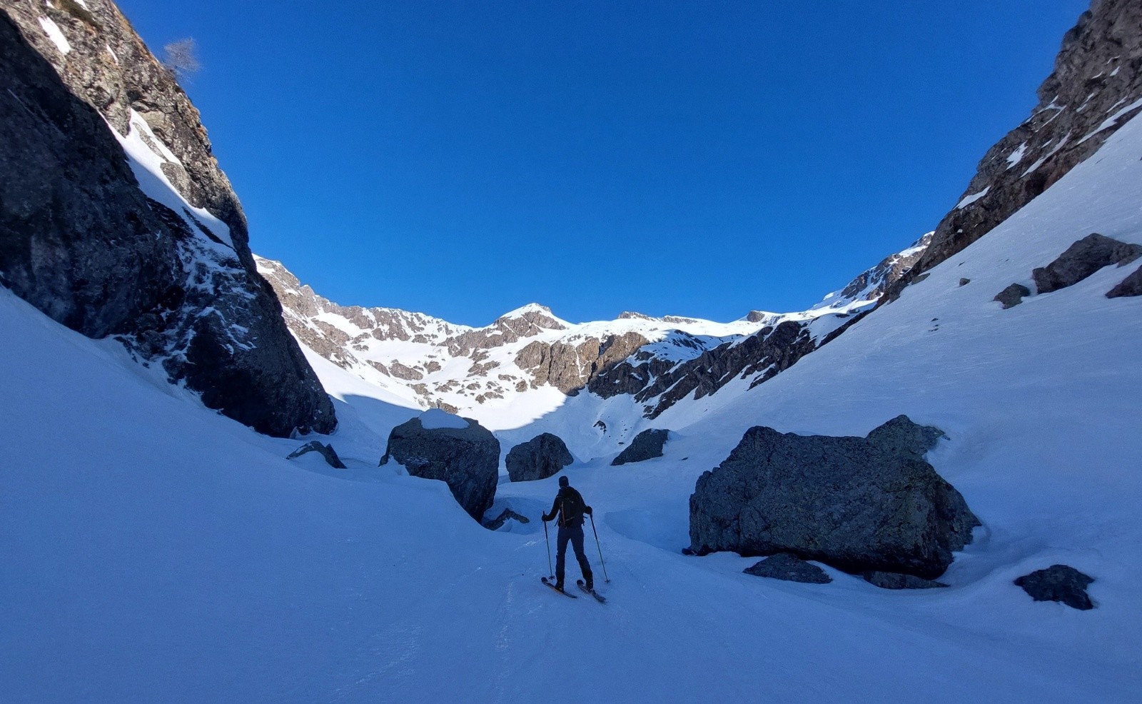 au dessus ça s'ouvre&nbsp;