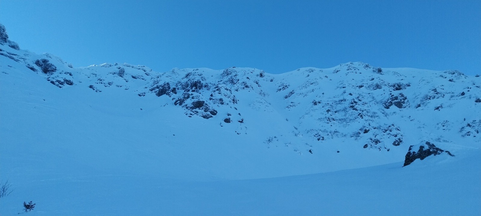 &nbsp;Les faces NO sous la crête de Planijean