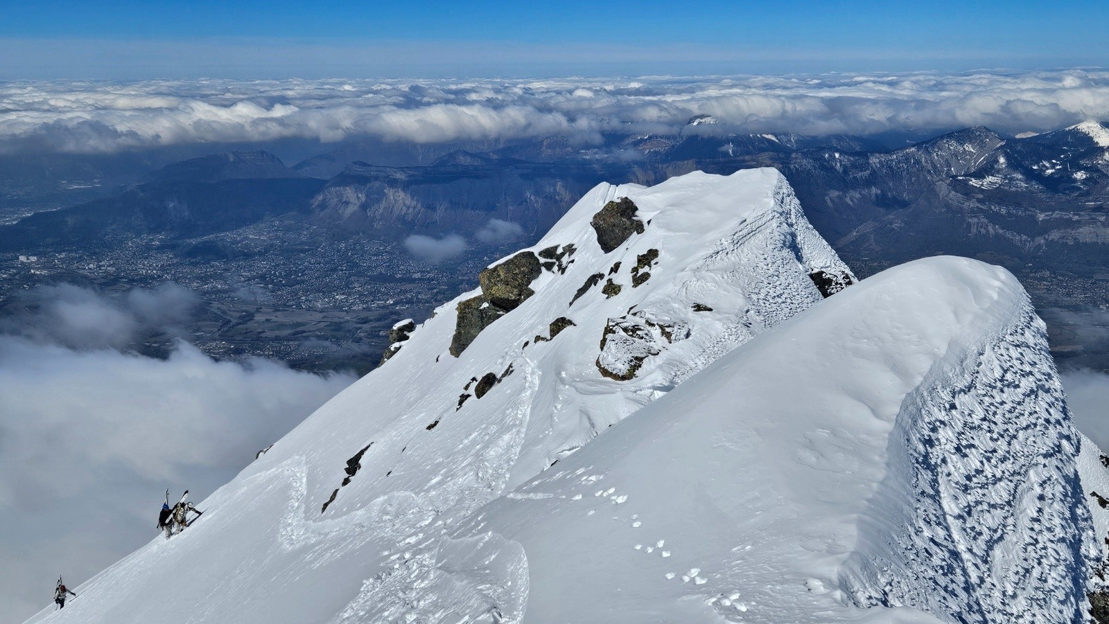 Les Chasseurs arrivent au sommet.