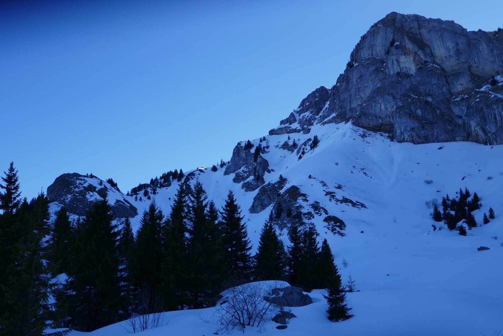 Haute Pointe et le col de Chavanais (le rayon de soleil).