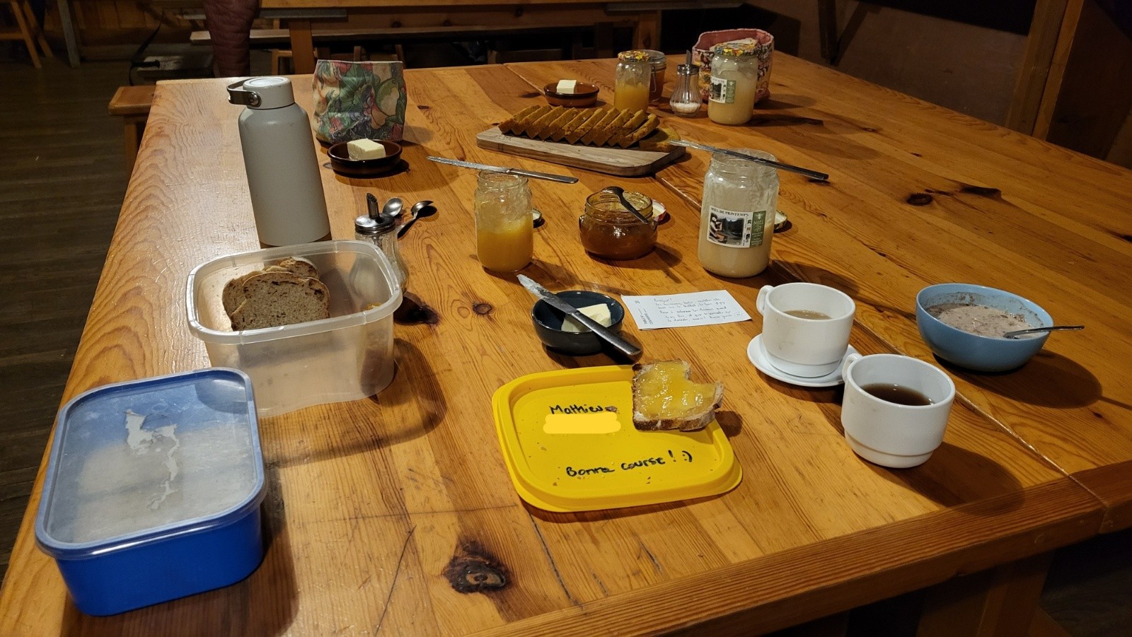 J2 Le couple de gardiens prend soin des lève-tôt, vous ne serez pas déçu..