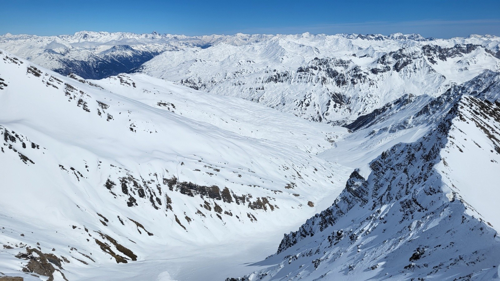J1 vers le&nbsp;refuge des Aiguilles d'Arves depuis la Pointe Salvador