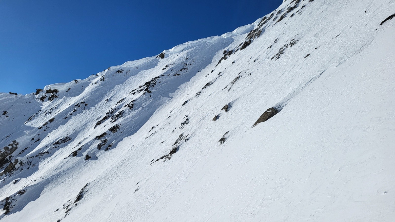 J2 Corniche au&nbsp;Col des Trois Pointes. J'ai utilisé mes crampons et mon piolet.