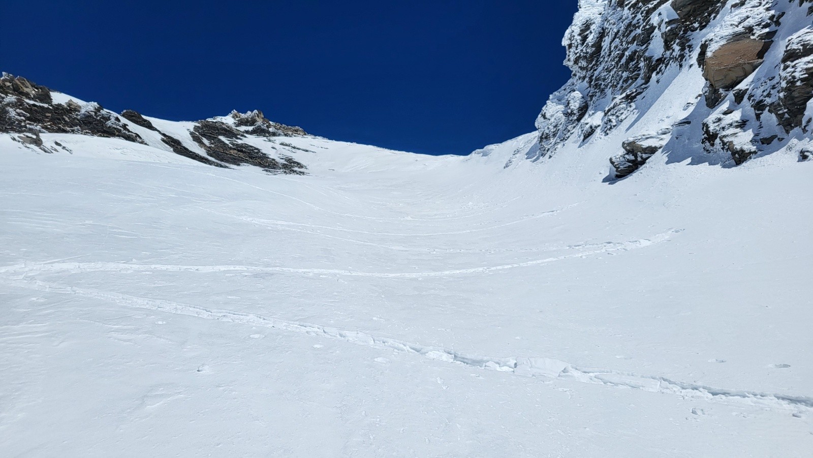 J2 C'est bien croûté de ce côté. La toute fin se termine à pied.