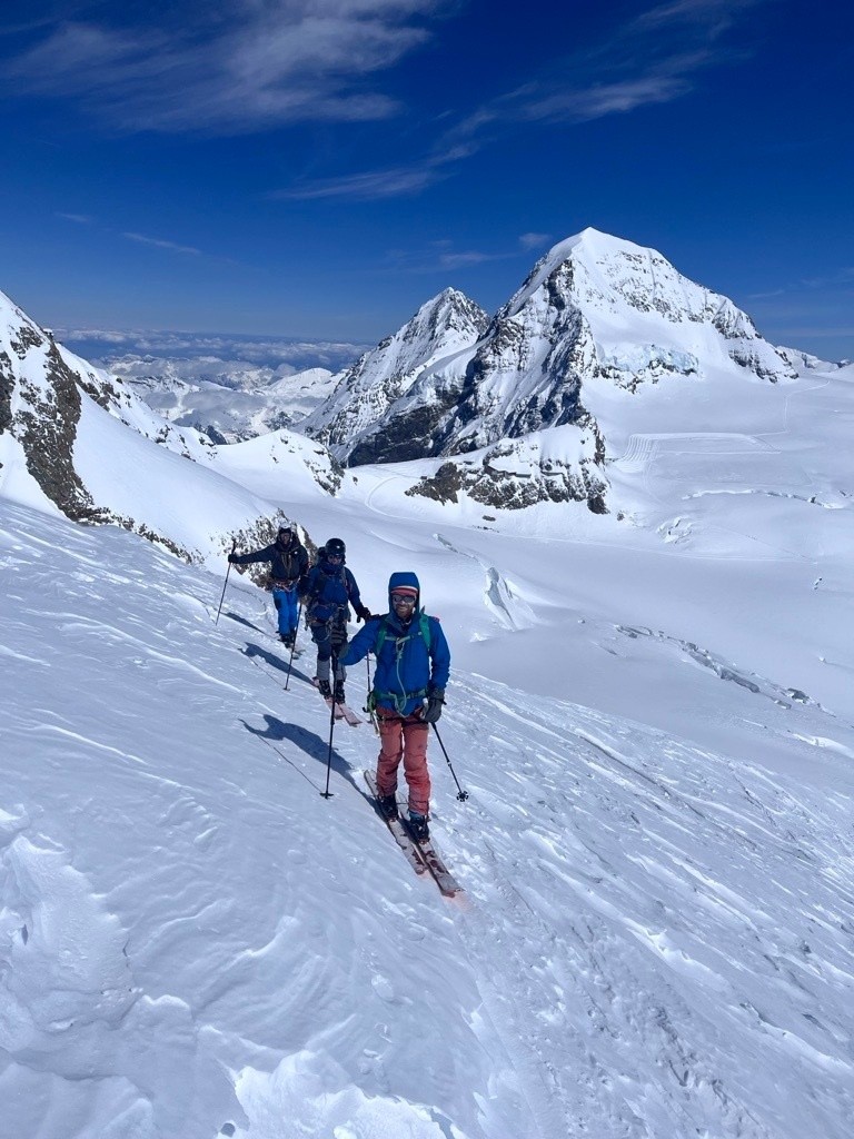 Un groupe de 3 avec l'Eiger et le Monch