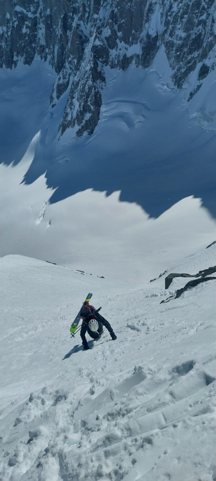 &nbsp;on suit les traces à droite