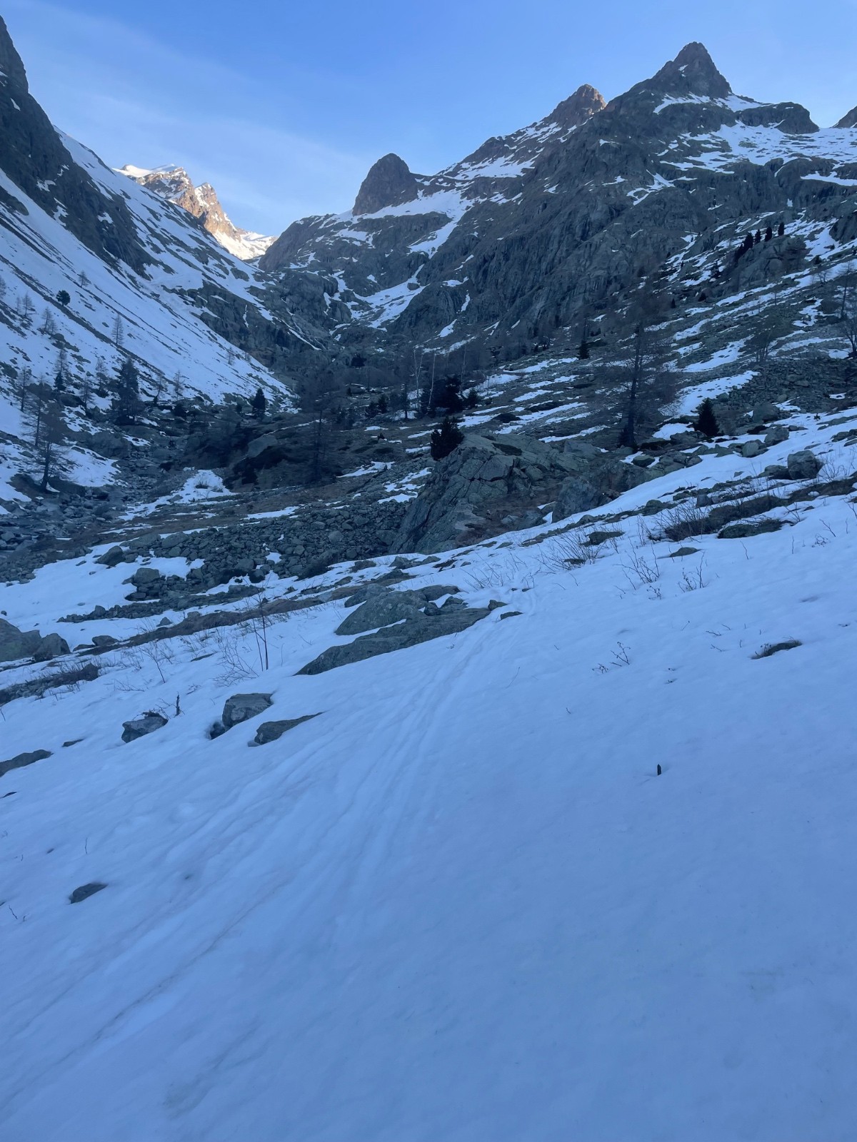 &nbsp;Mur des italiens au fond. Il vaut mieux rester en rive droite pour sortir&nbsp;