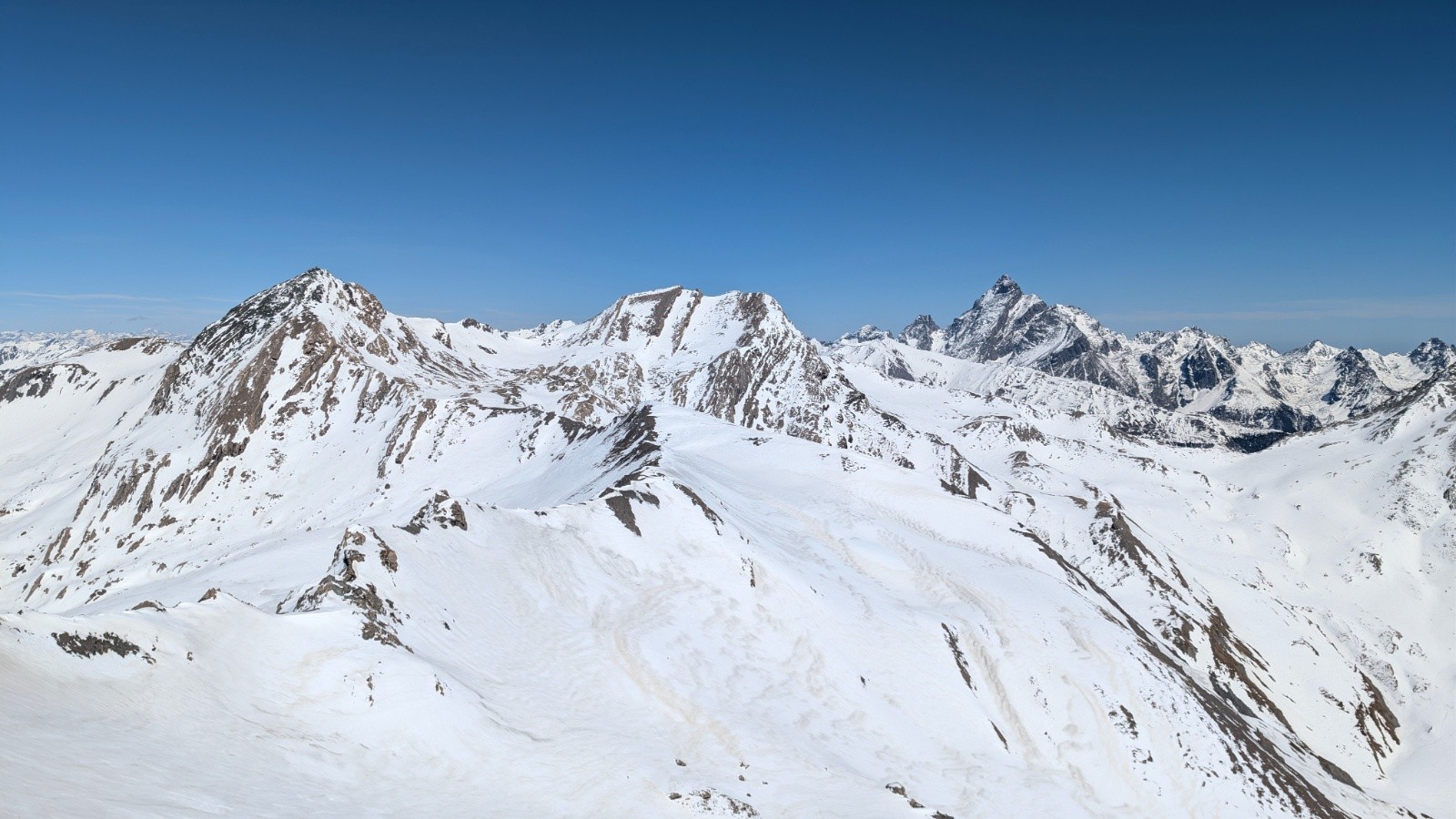 #6 De gauche à droite : Bric de Rubren, Mont de Salsa, Mont Viso De gauche à droite : Bric de Rubren, Mont de Salsa, Mont Viso