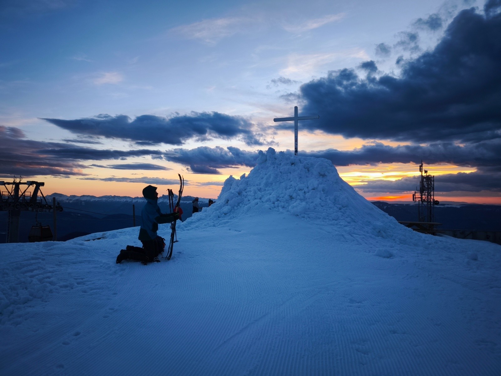 Dimanche de Pâques oblige, c'était l'heure de la messe^^Dsl si la photo gène la personne, je ne lui ai pas demandé son avis avant de la poster, mais je n'avais que celle là, et pas le temps si je voulais redescendre sans frontale.