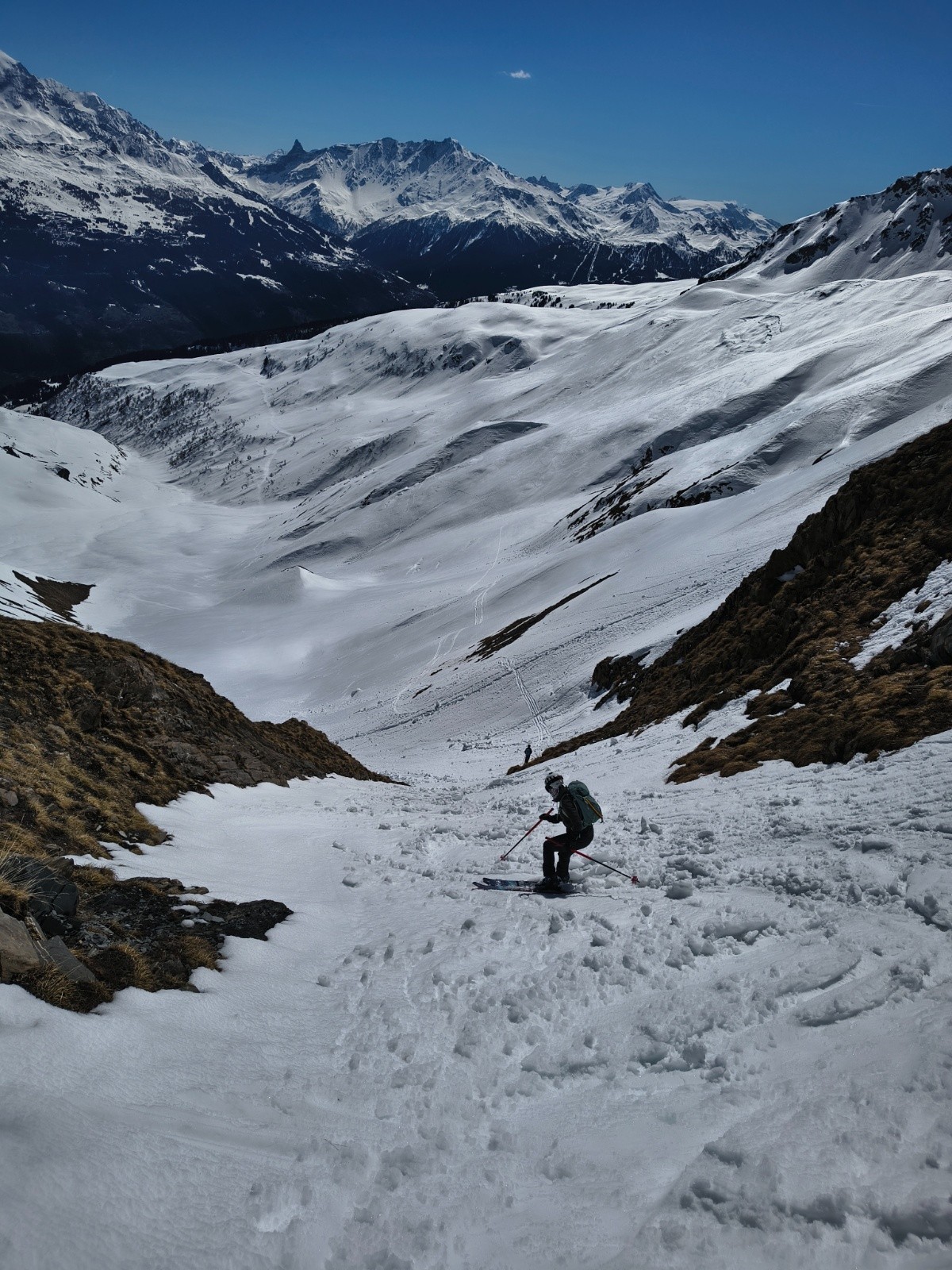 Dans le goulet à droite du Nant Blanc