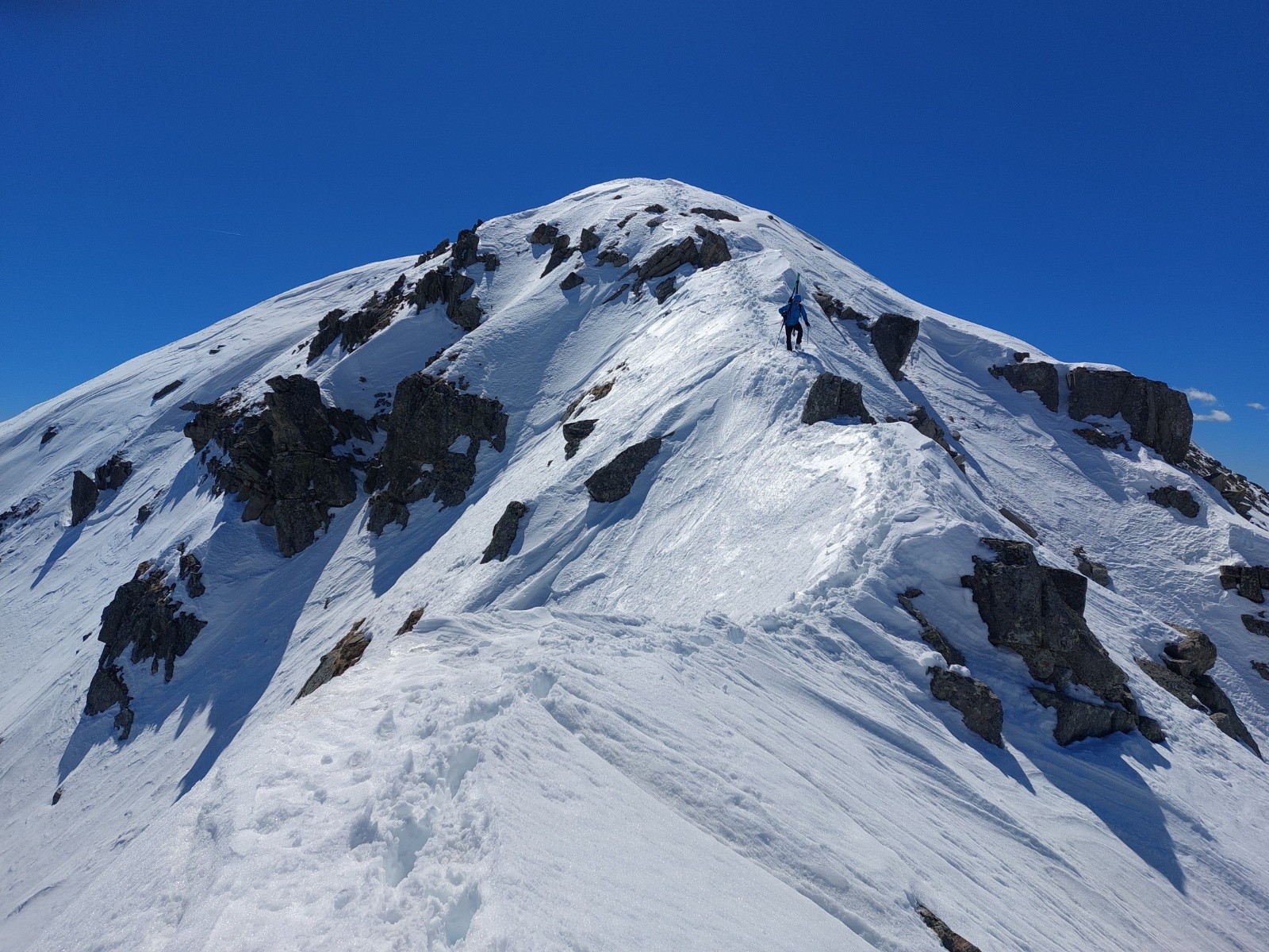 &nbsp;Descente de l'arête nord