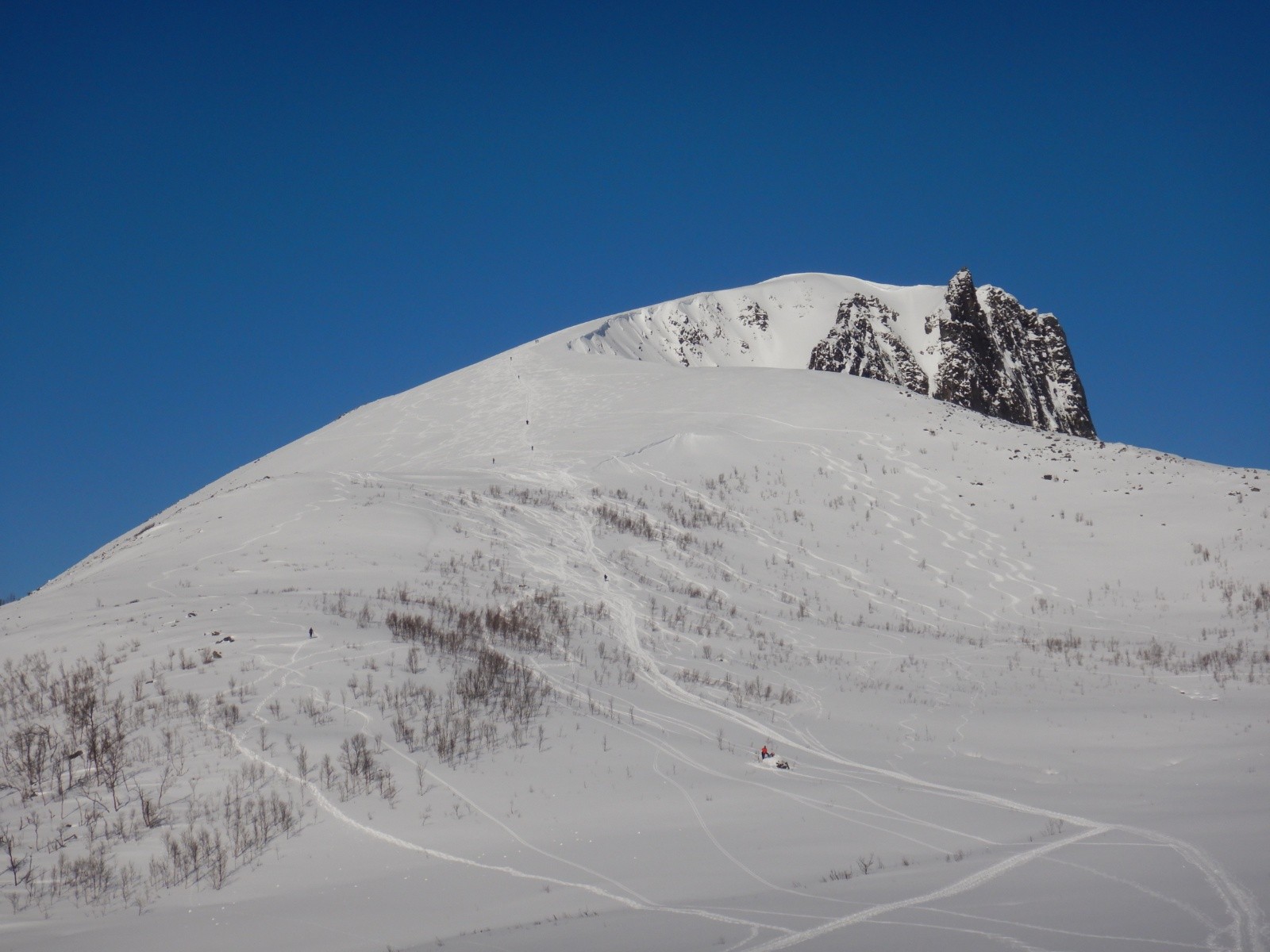 Le sommet et notre pente privatisée sur la droite !!!