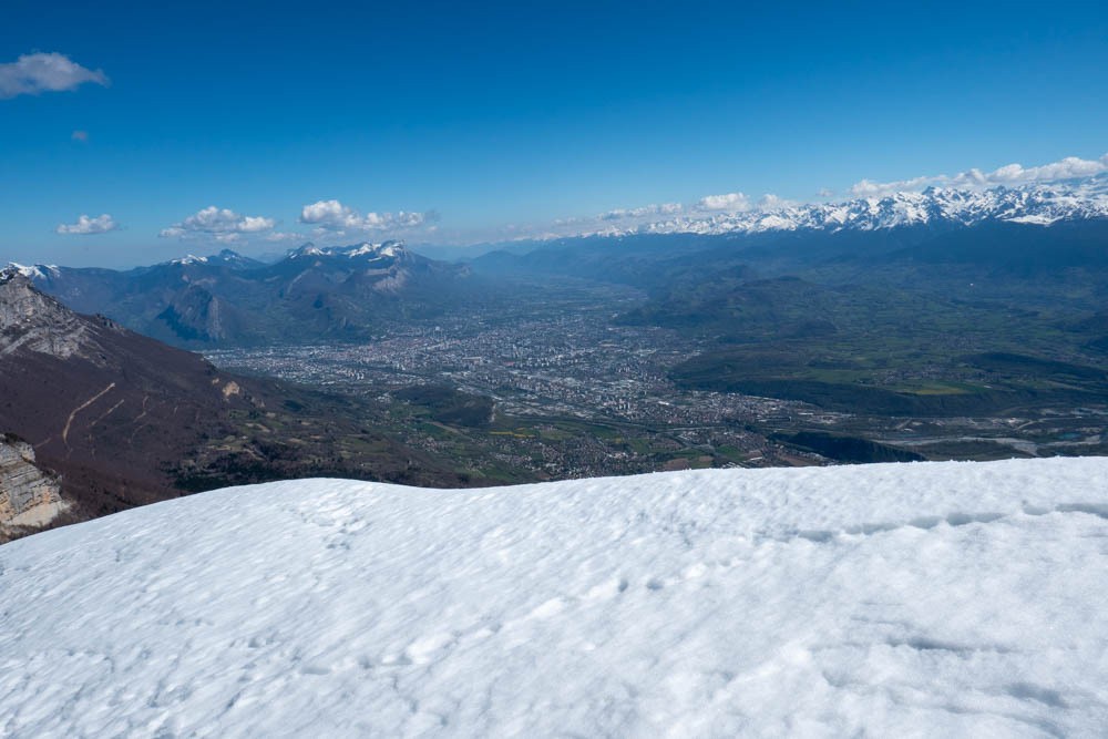 on habite par la bas