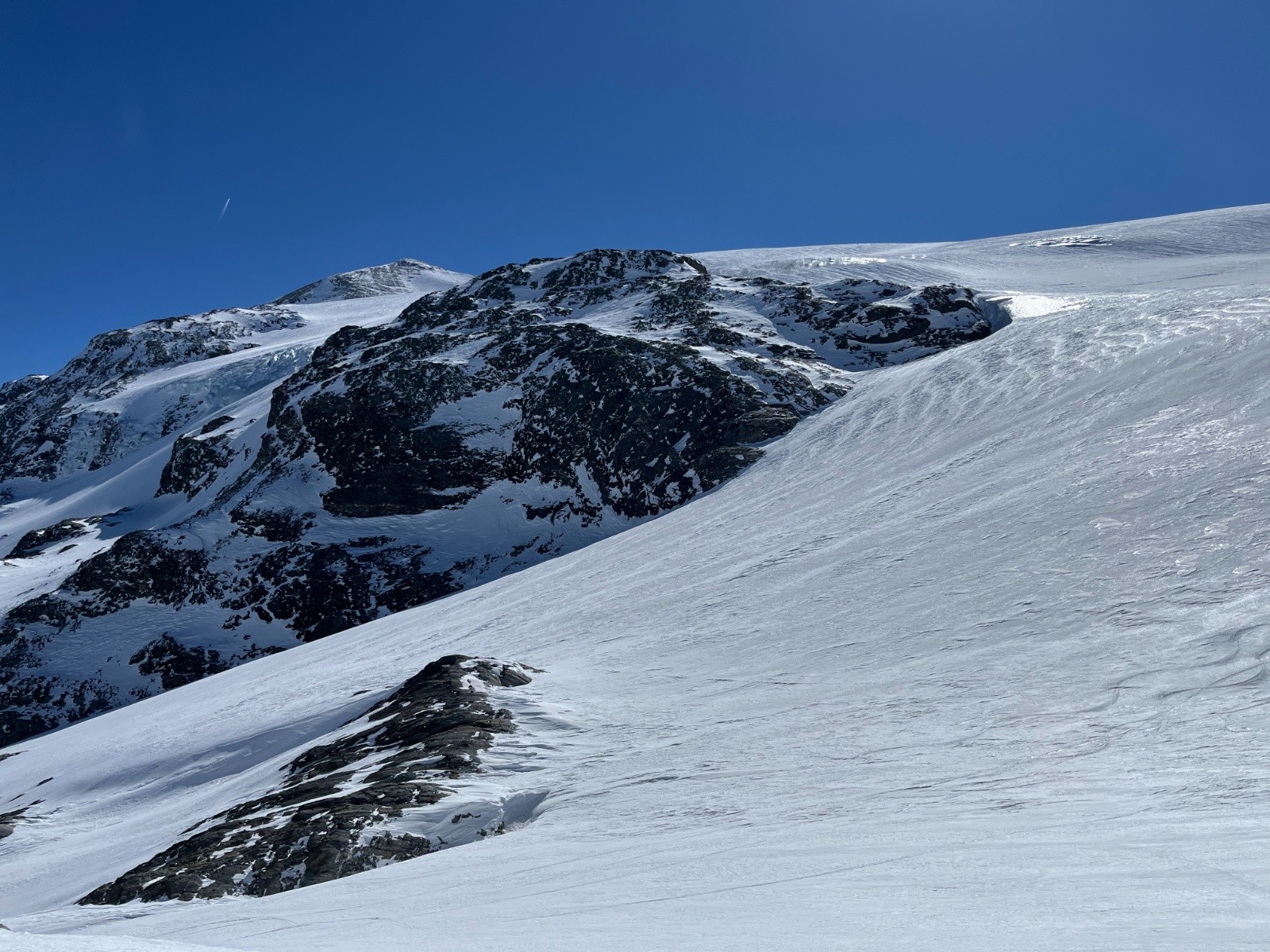 #8 Au col du Pelve, vue vers le dôme de Chasseforêt Au col du Pelve, vue vers le dôme de Chasseforêt