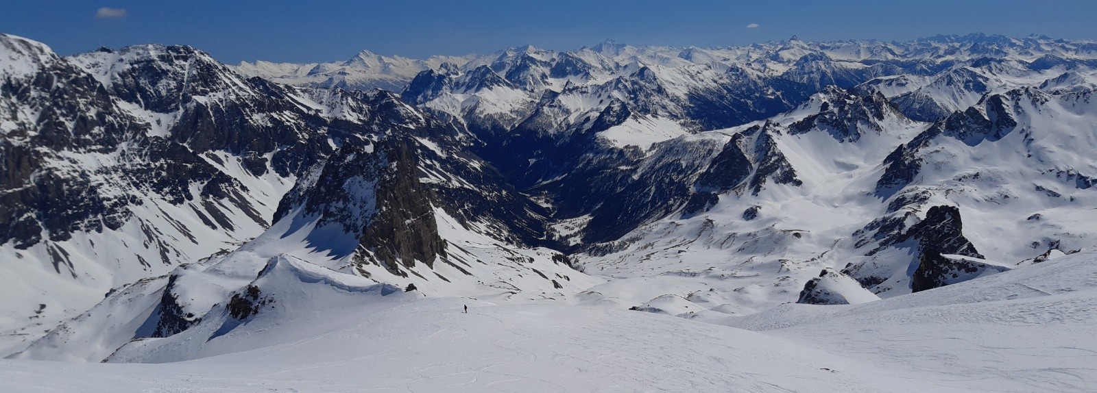 &nbsp;Faut descendre maintenant... Vallée Etroite au centre...