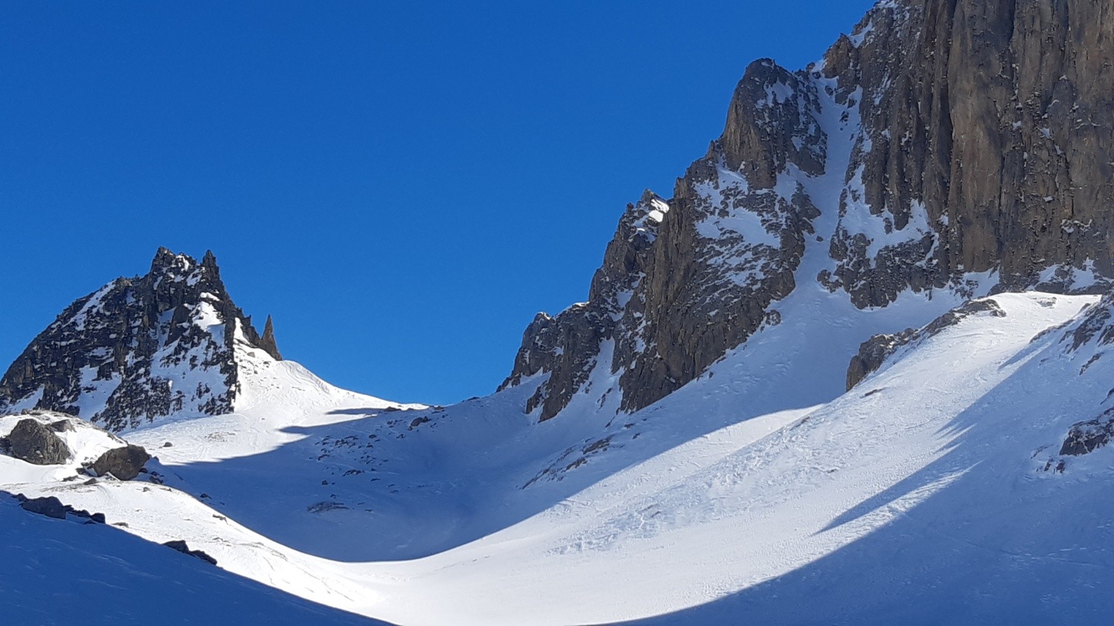 Le petit col 2583m entre Riou Blanc Et Pain de Sucre,&nbsp; pour redescendre ensuite sur les Drayères&nbsp;