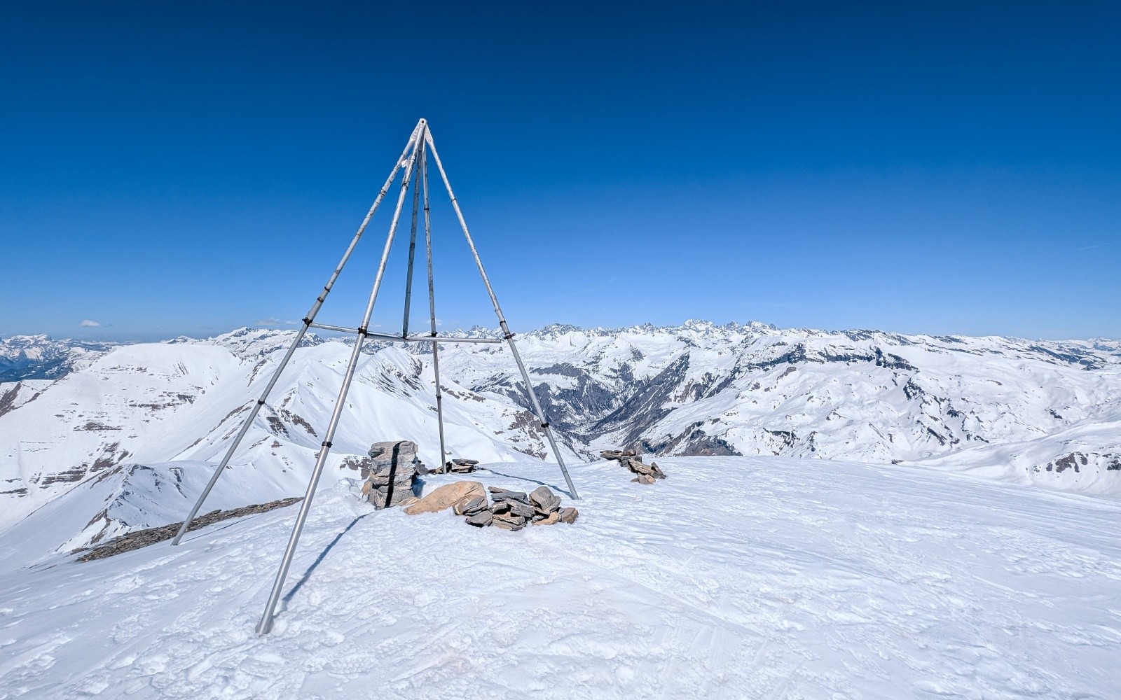 #6 Quelqu Quelqu'un a oublié son trépied photo au Mourre Froid.