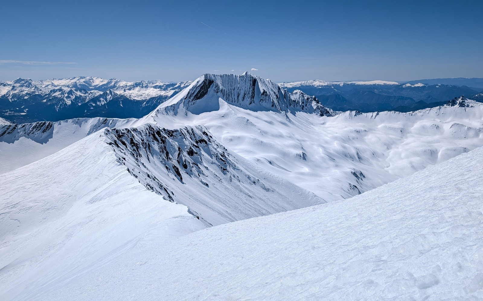 #7 La face nord-ouest de la pointe de Serre est si belle ! La face nord-ouest de la pointe de Serre est si belle !