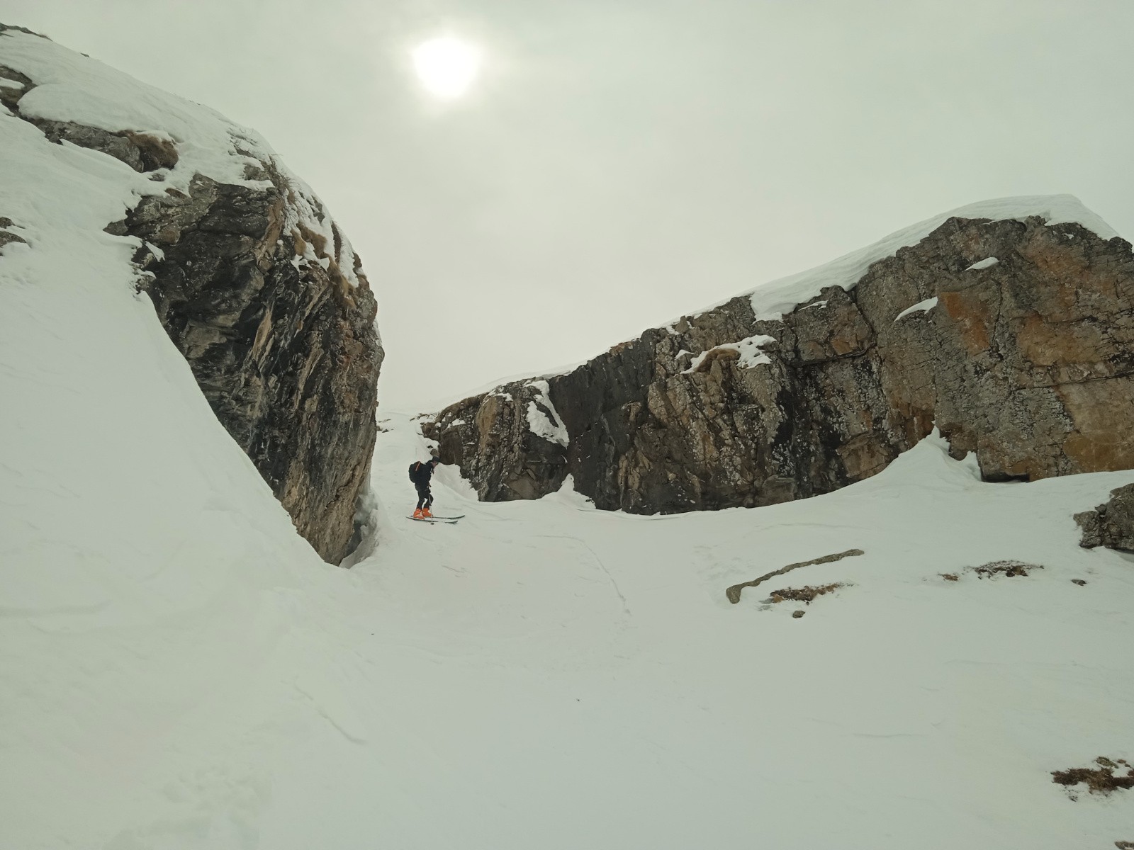 Passage trouvé dans les barres.Après il faudra aller bien à l'ouest...