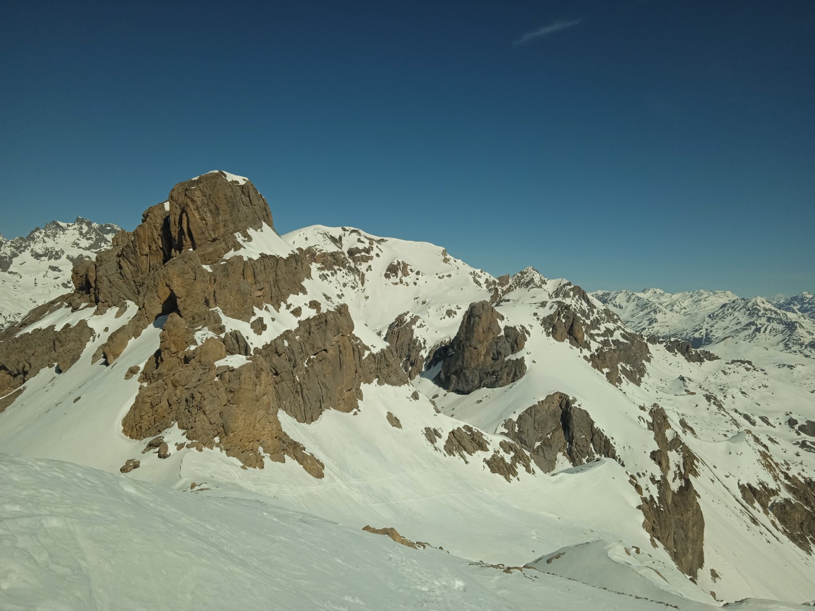 #6 vue depuis le sommet (au nord)... De futures idées de sortie! vue depuis le sommet (au nord)... De futures idées de sortie!