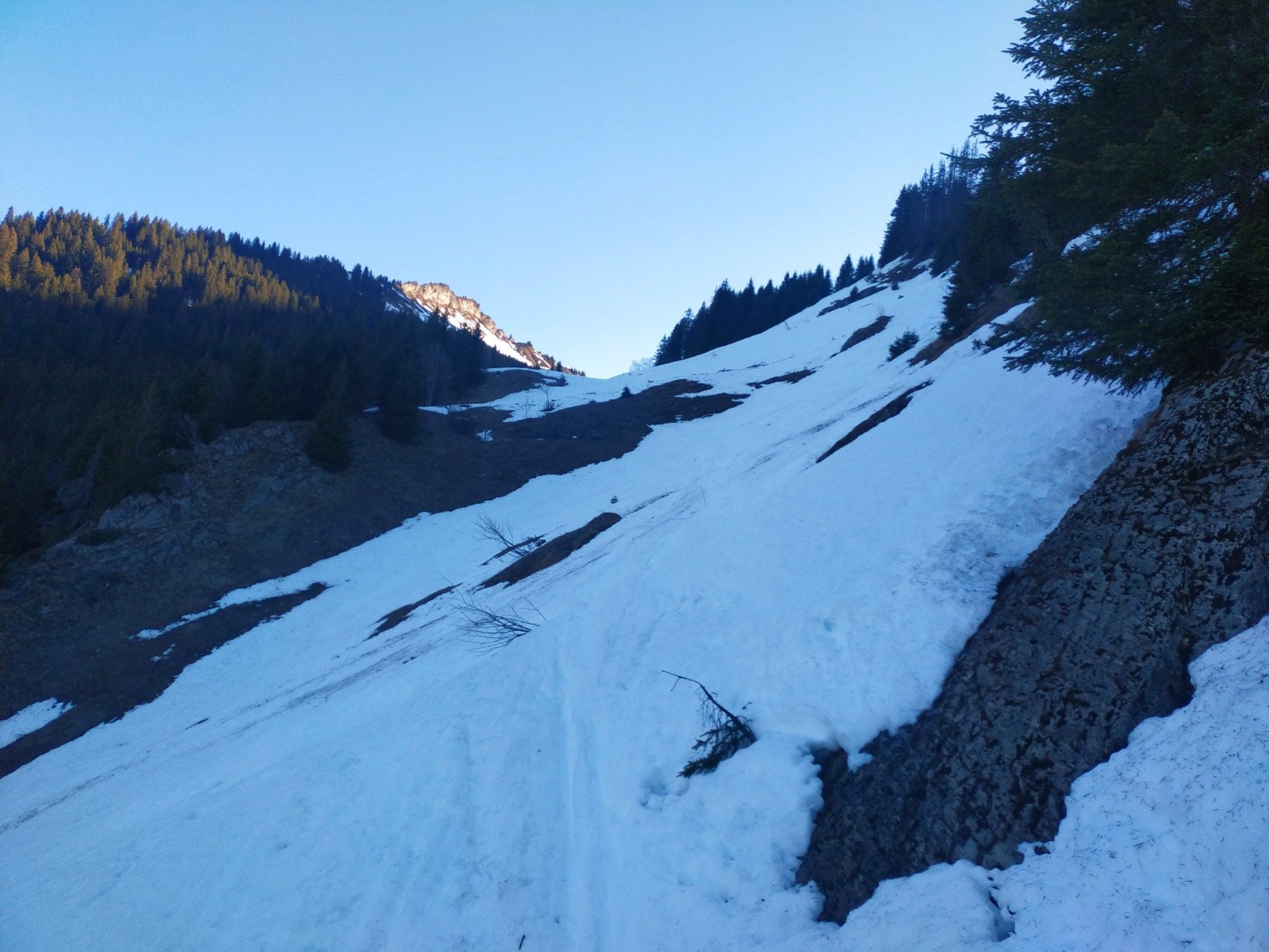 #1 Montée depuis les Troncs, ça passe encore, 2, 3 passages dans l Montée depuis les Troncs, ça passe encore, 2, 3 passages dans l'herbe.