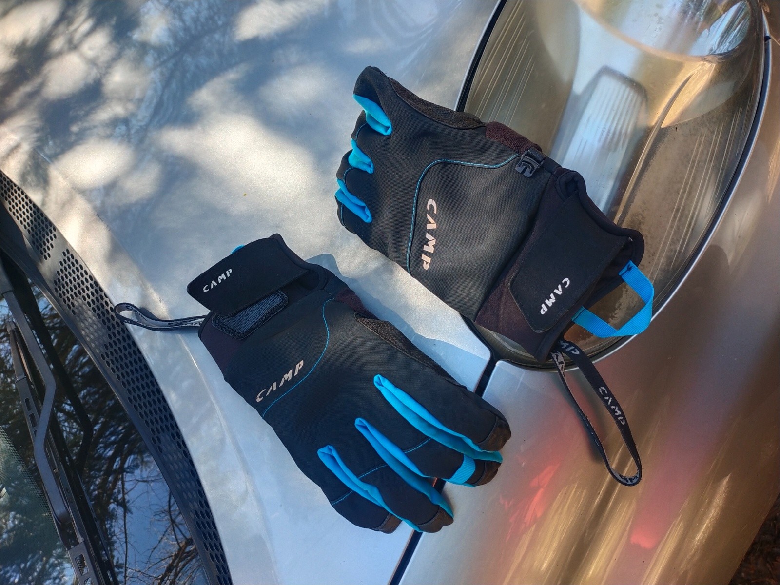 #15 Gants perdus, ils sont à l Gants perdus, ils sont à l'Office du Tourisme du Grand Bornand