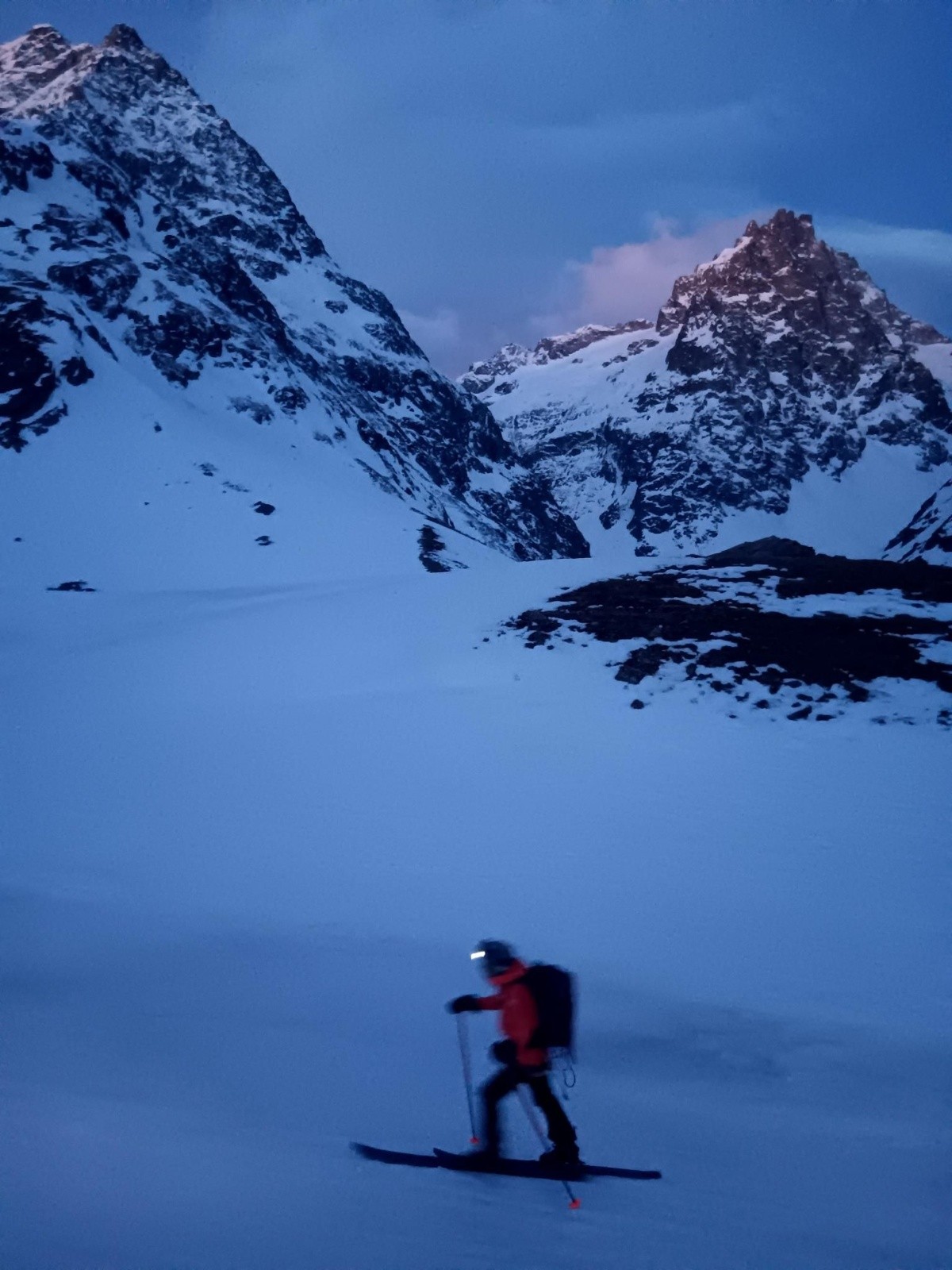 #1 J2 : Départ du refuge de Villar d J2 : Départ du refuge de Villar d'Arène, devant le Pic de Chamoissière et Roche Méane