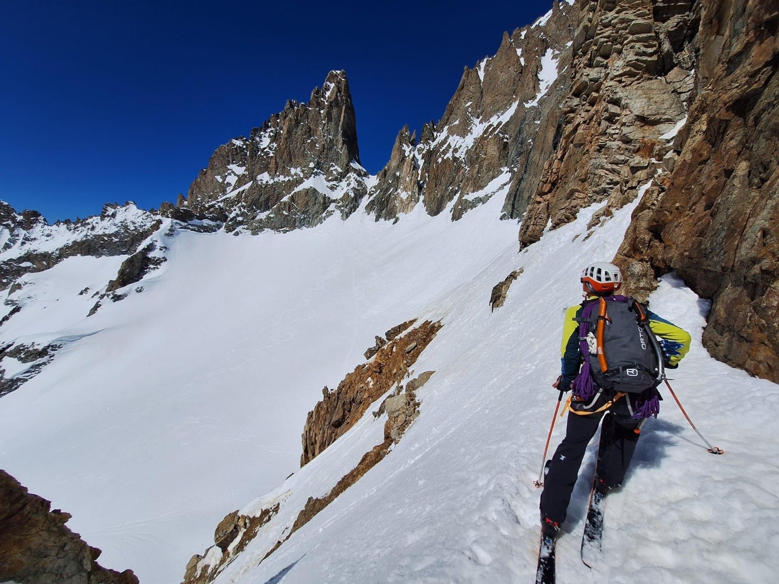 J3 : Vue sur la col de la Casse déserte (versant E) depuis le col des Neiges&nbsp;