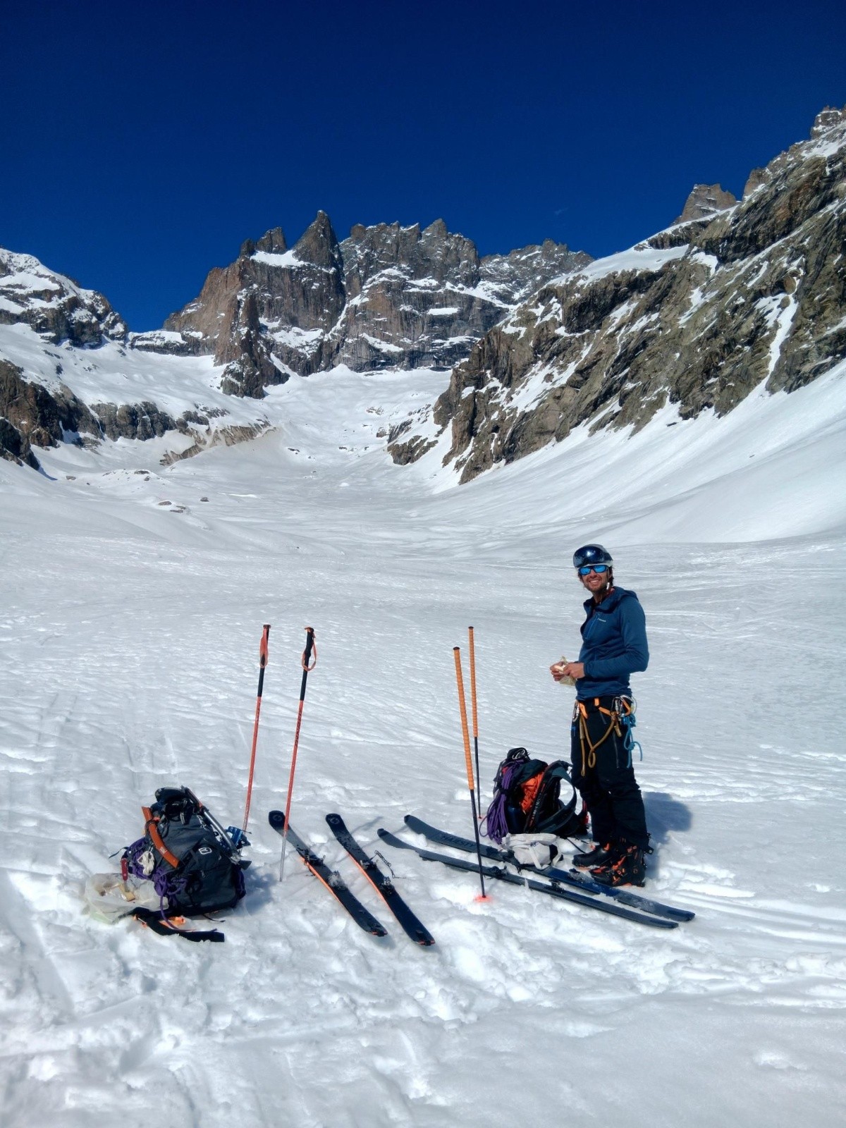 #23 J3 : 2h de montée jusqu J3 : 2h de montée jusqu'au refuge du Promontoire, la muraille de la Meije en visu