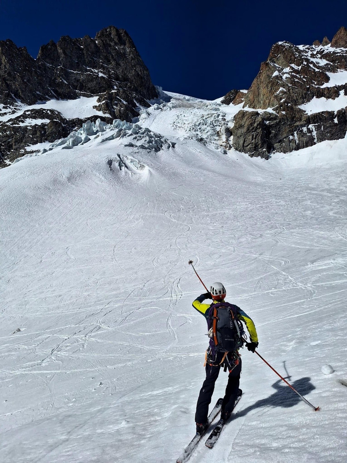 #44 J5 : Tema la taille des séracs J5 : Tema la taille des séracs