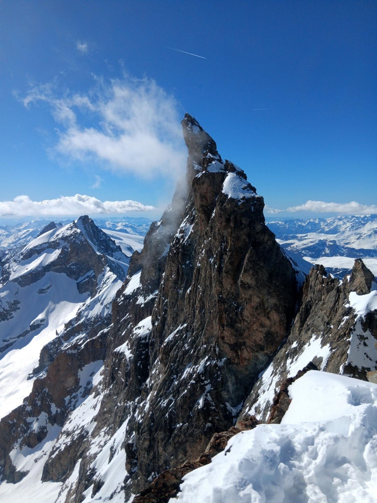 #30 J4: Vue sur le Pic Central de la Meije depuis le Pic Oriental J4: Vue sur le Pic Central de la Meije depuis le Pic Oriental