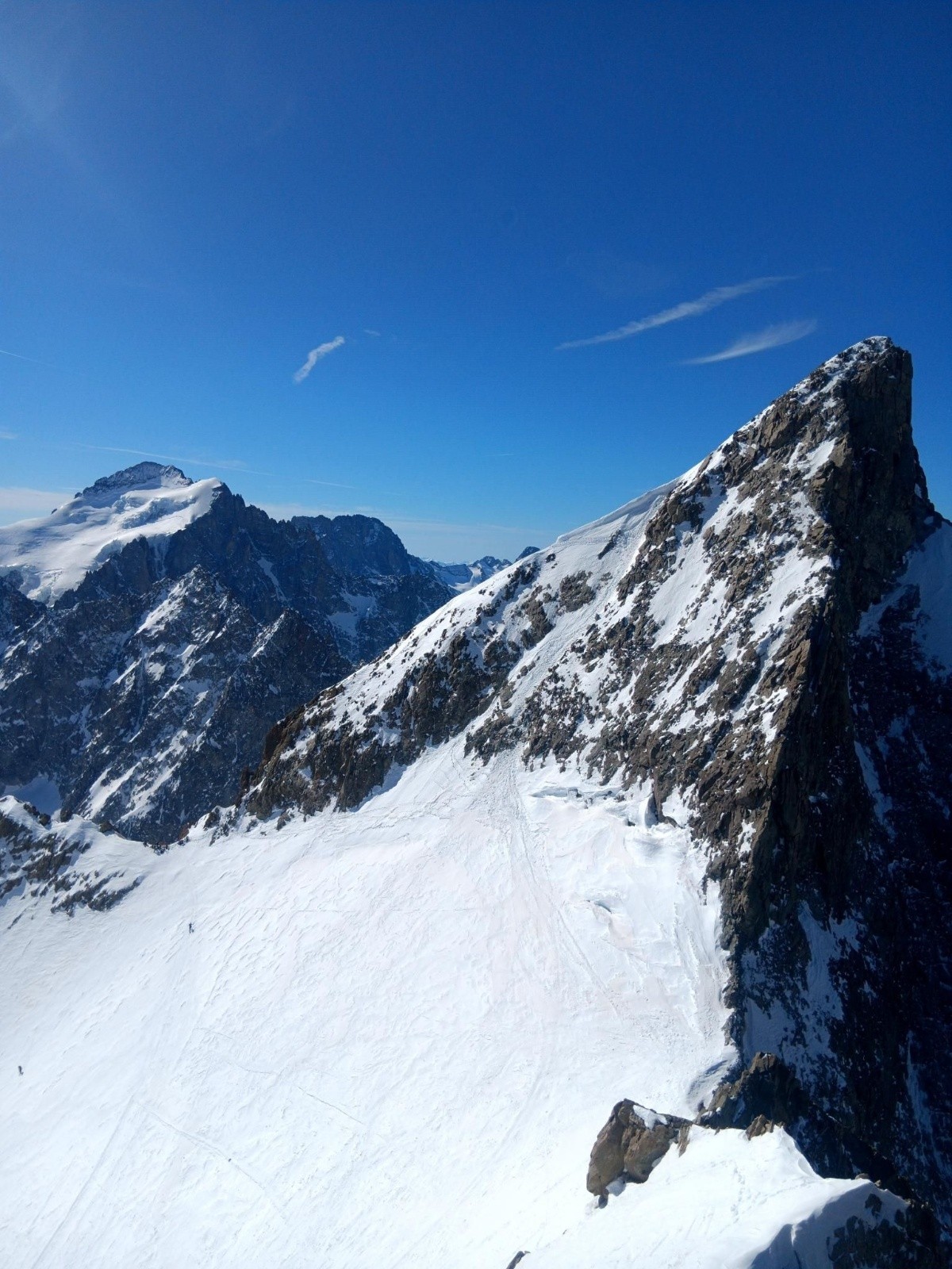 #12 J3 : Vue sur la Grande Ruine (Pointe Brevoort) depuis le Pic Maître J3 : Vue sur la Grande Ruine (Pointe Brevoort) depuis le Pic Maître