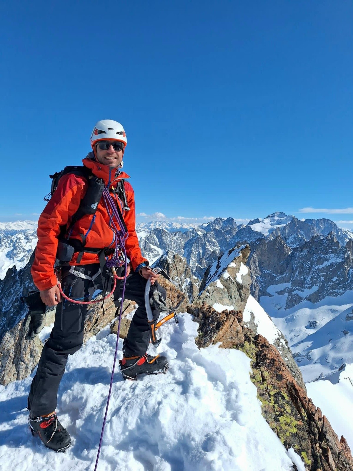 #32 J4 : Vue imprenable depuis le Pic oriental de la Meije, notamment sur la Barre J4 : Vue imprenable depuis le Pic oriental de la Meije, notamment sur la Barre