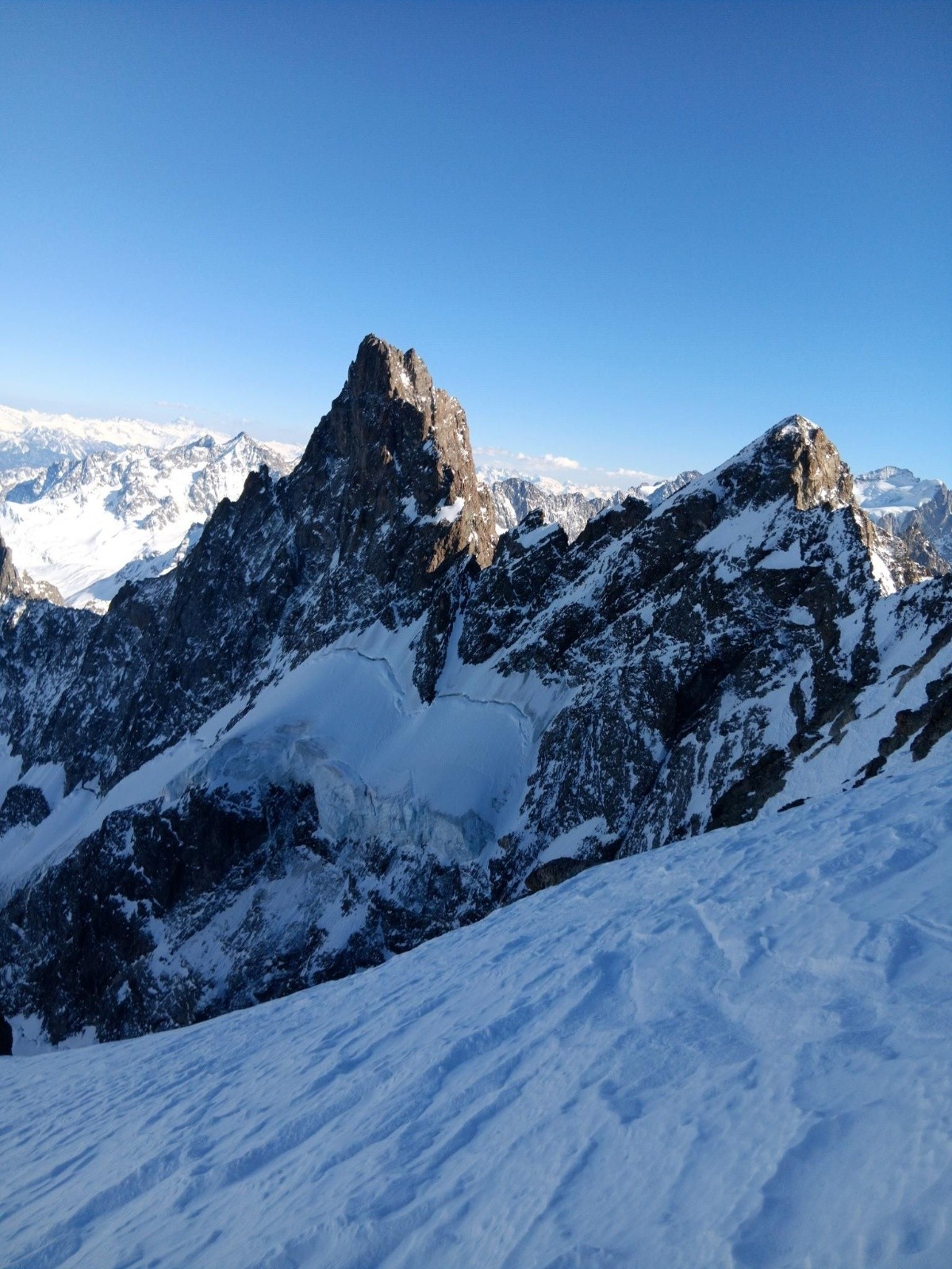 #33 J4 : Vue sur le Pic Gaspard et l J4 : Vue sur le Pic Gaspard et l'Ourson