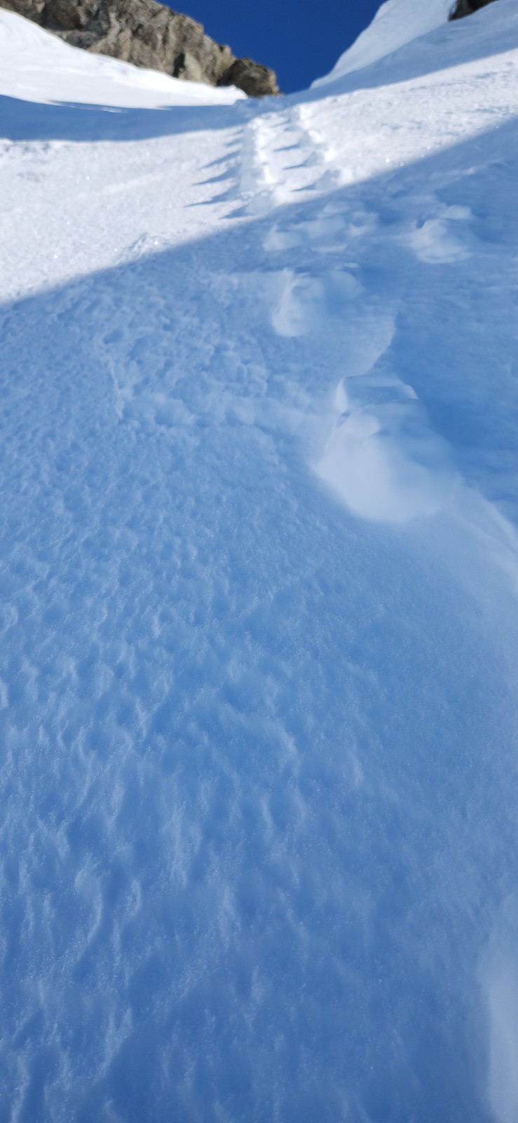 derniers mètres avant le sommet, nivolithes (fossiles des pas du dernier client)&nbsp;
