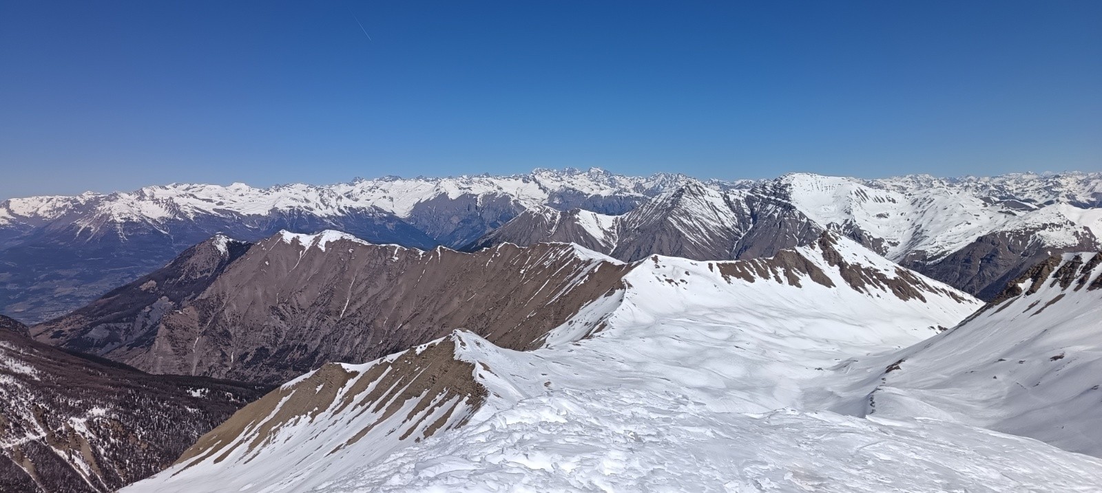 &nbsp;Vue côté N du sommet avec l'Arête de la Ratelle&nbsp;