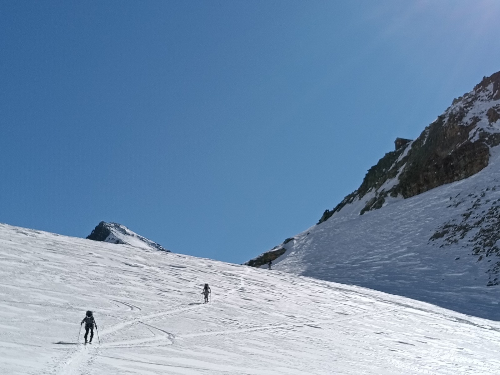 les derniers mètres avant le bivouac (on le voit sur l’arête)