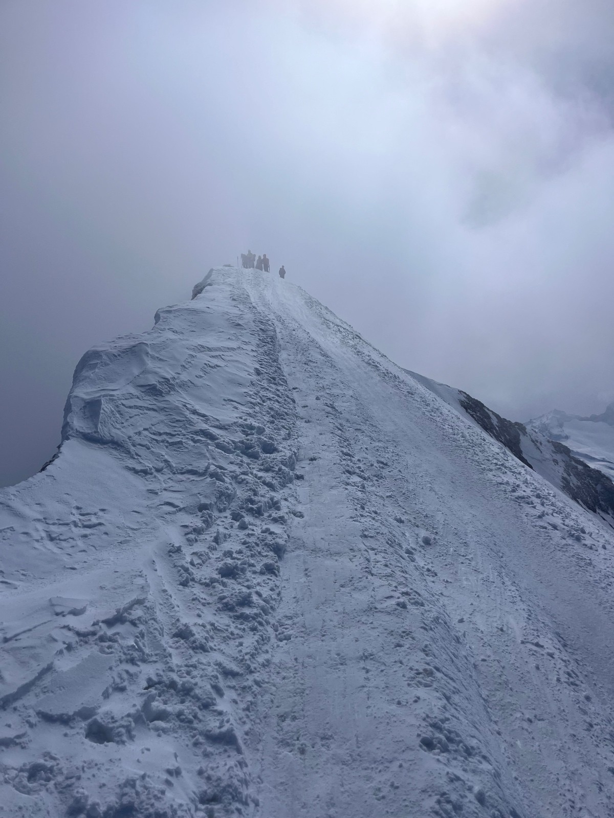 &nbsp;J3: les copains la tête dans les nuages