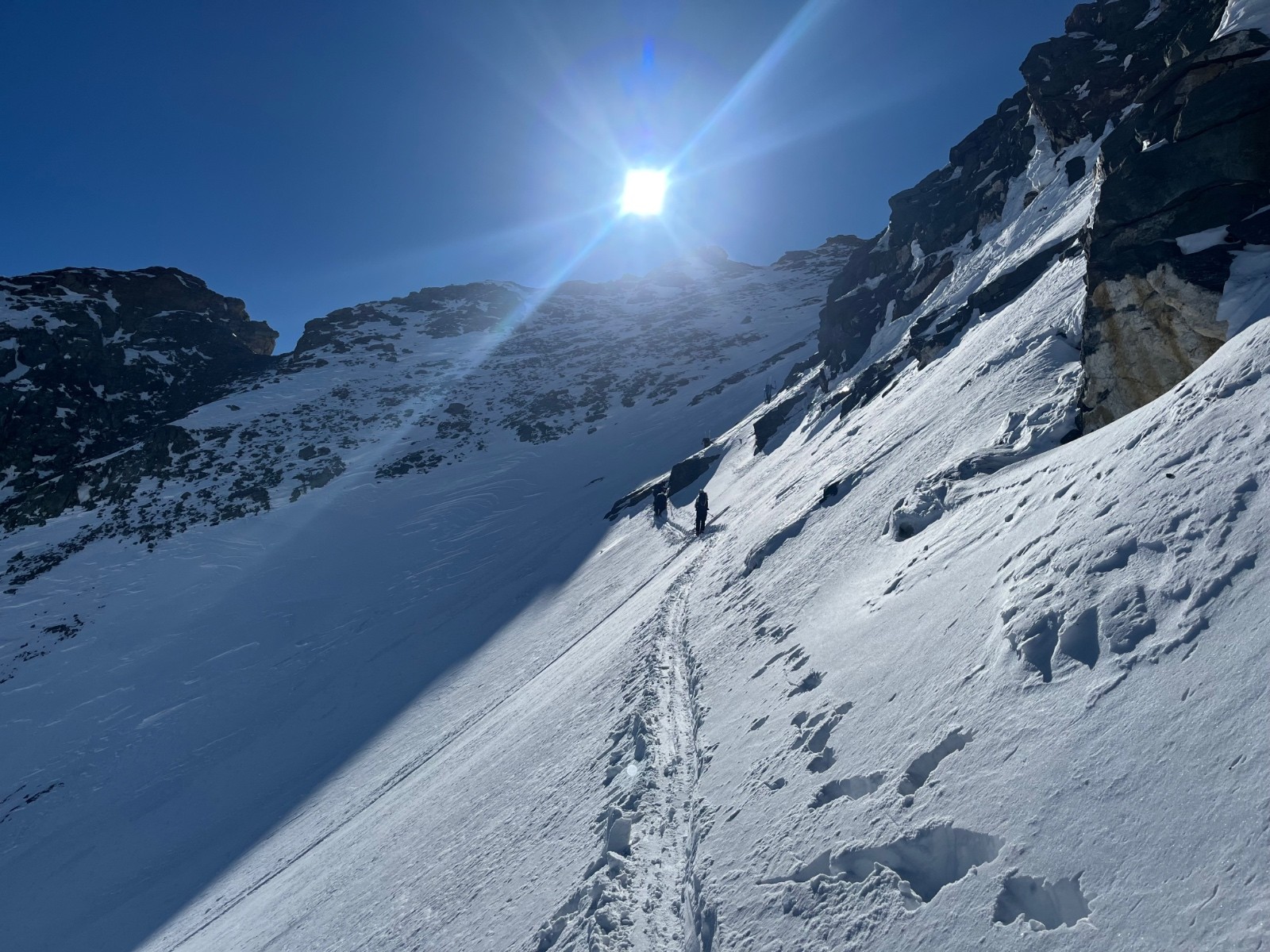 &nbsp;J4: en attente pour cramponner&nbsp;