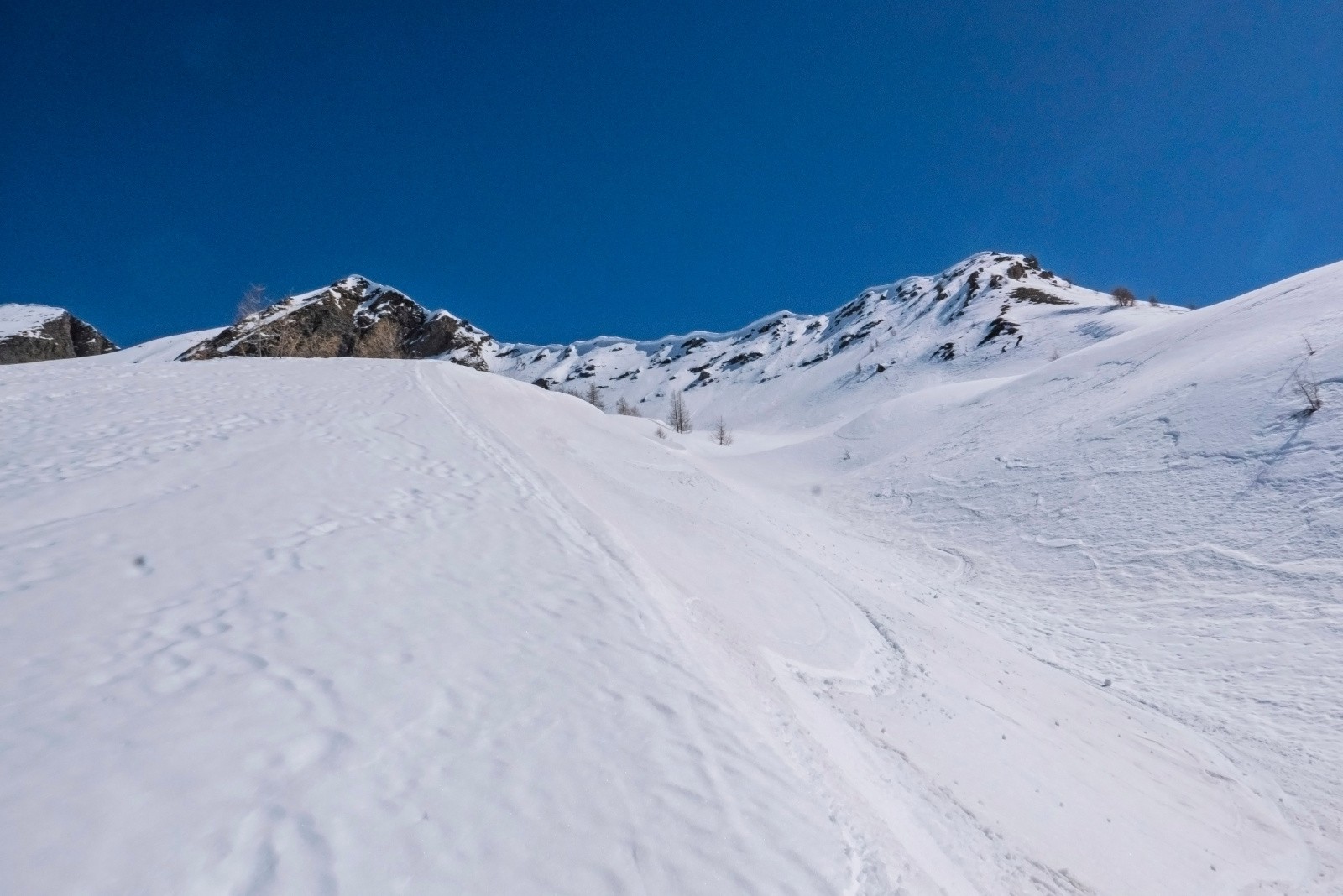 Bon ski en contrepentes NW