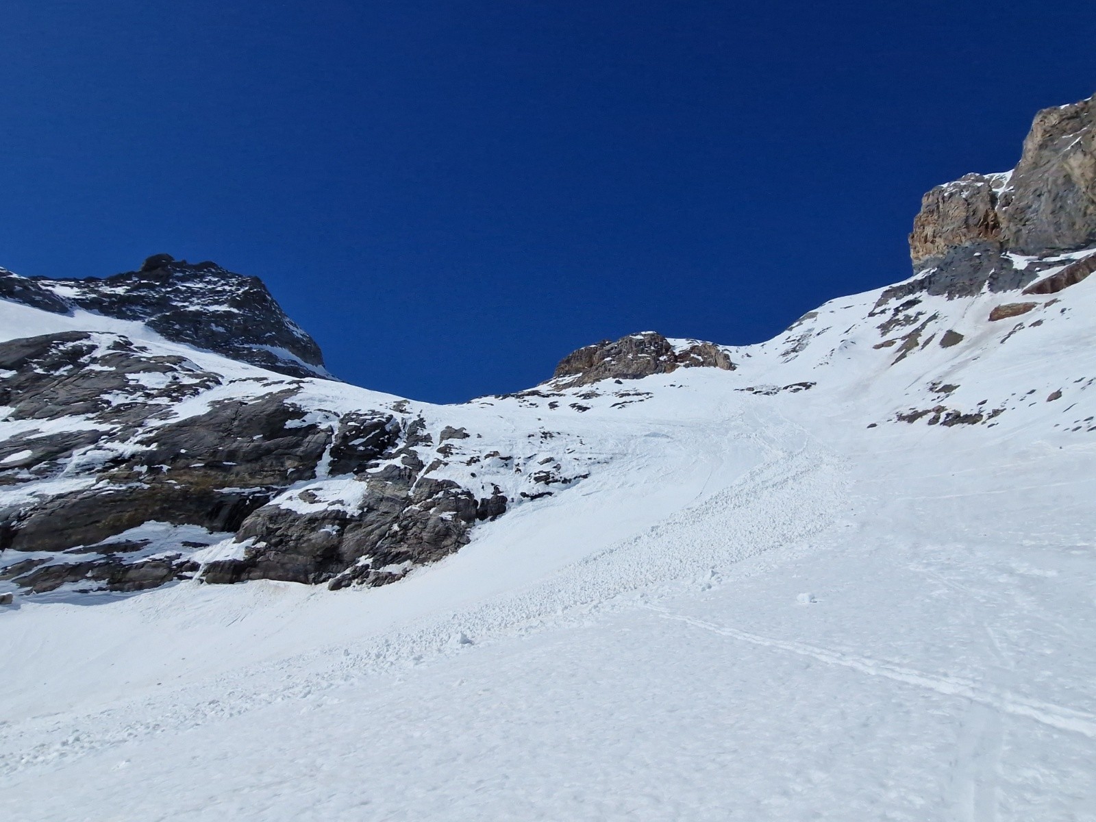 Grosse avalanche dans la combe&nbsp;