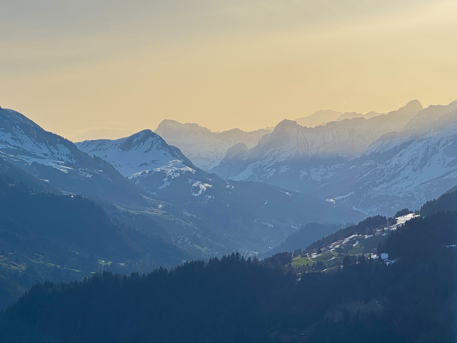 Matin paisible sur les Diablerets