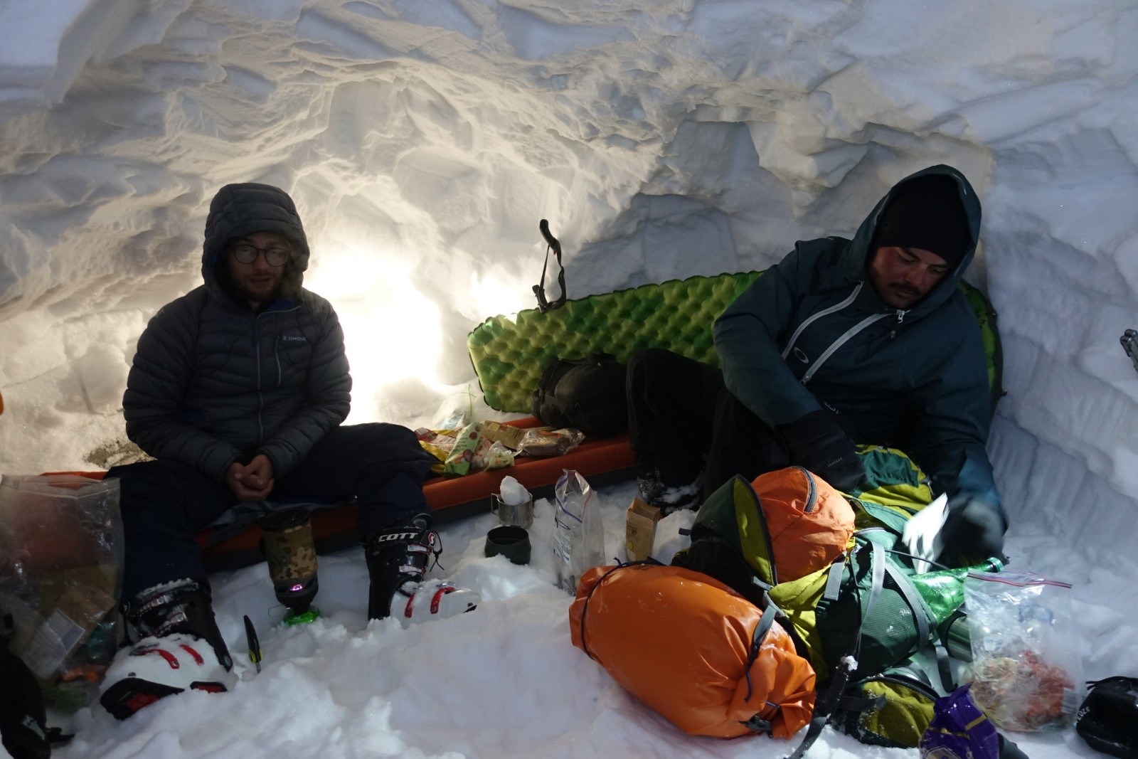 Touché et coulé sont dans un igloo...