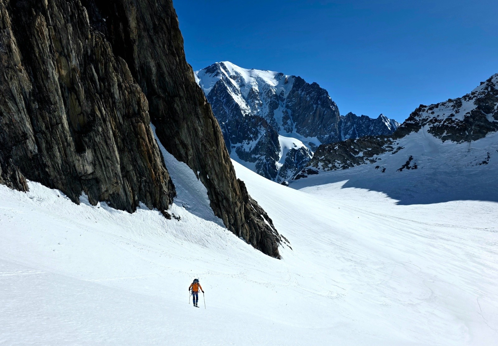 #8 Regard sur le col infranchissable.Montee vers les Domes. Regard sur le col infranchissable.Montee vers les Domes.