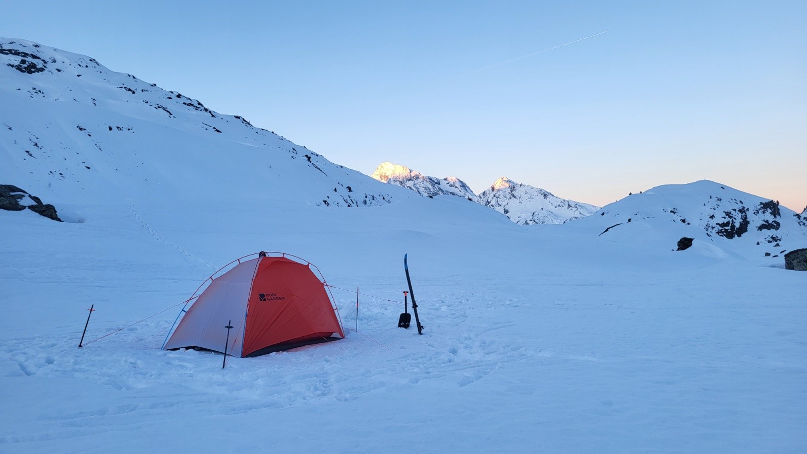 J2 Nuit pratiquement sans vent et température ??? Il me faut un thermomètre :-) Probablement pas sous les -10°C.