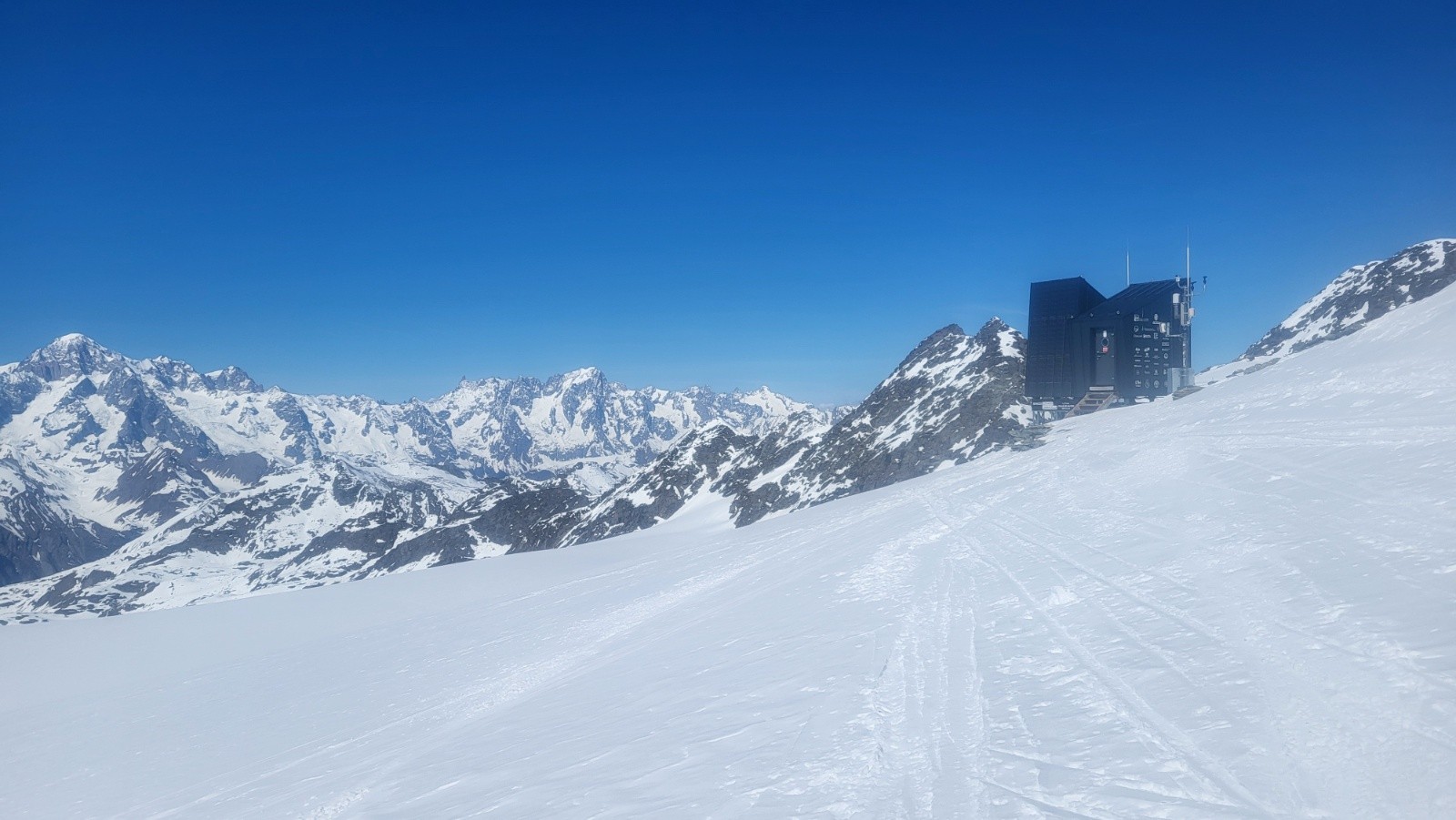 J2 Caméra sale donc photo floue. retour au bivacco