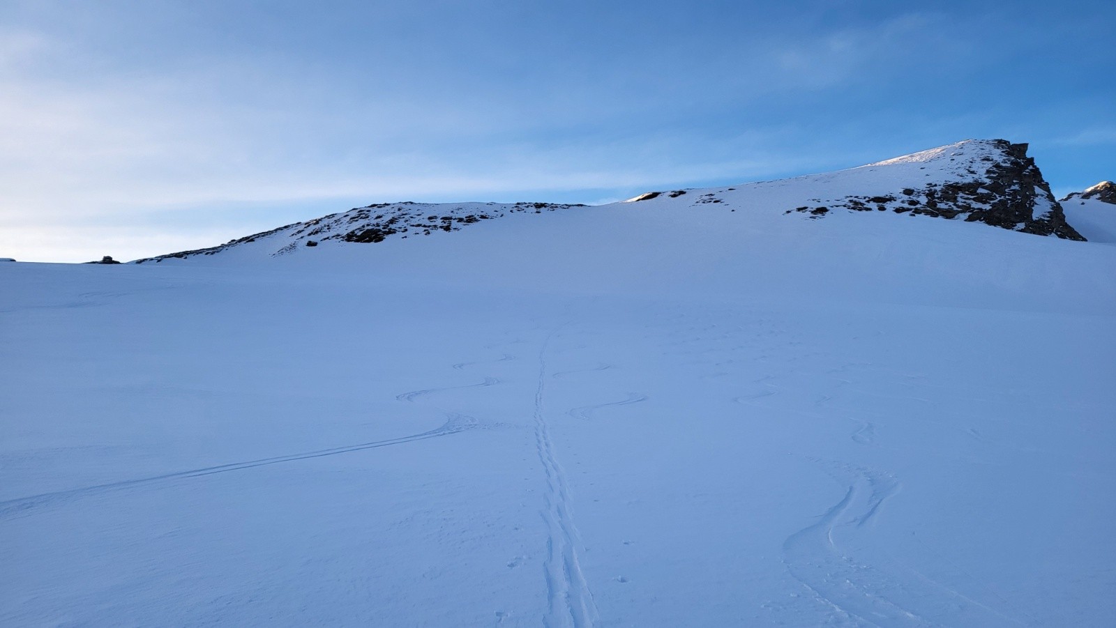 J3 les 200 mètres de descente depuis la Tête après avoir passé les traces de montées sont très bonnes